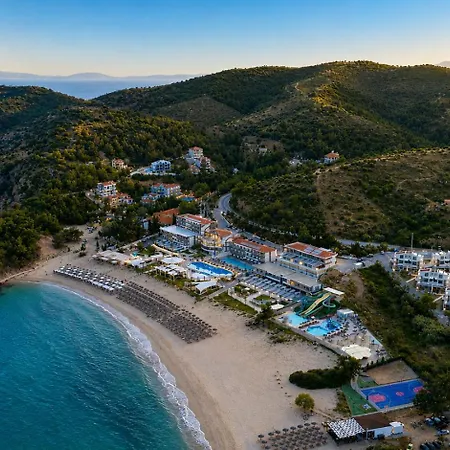 Trypiti Blue Dream Palace And Hive Water Park
